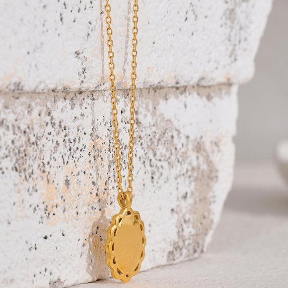 Chic France Flower Necklace - Picture 5 of 6